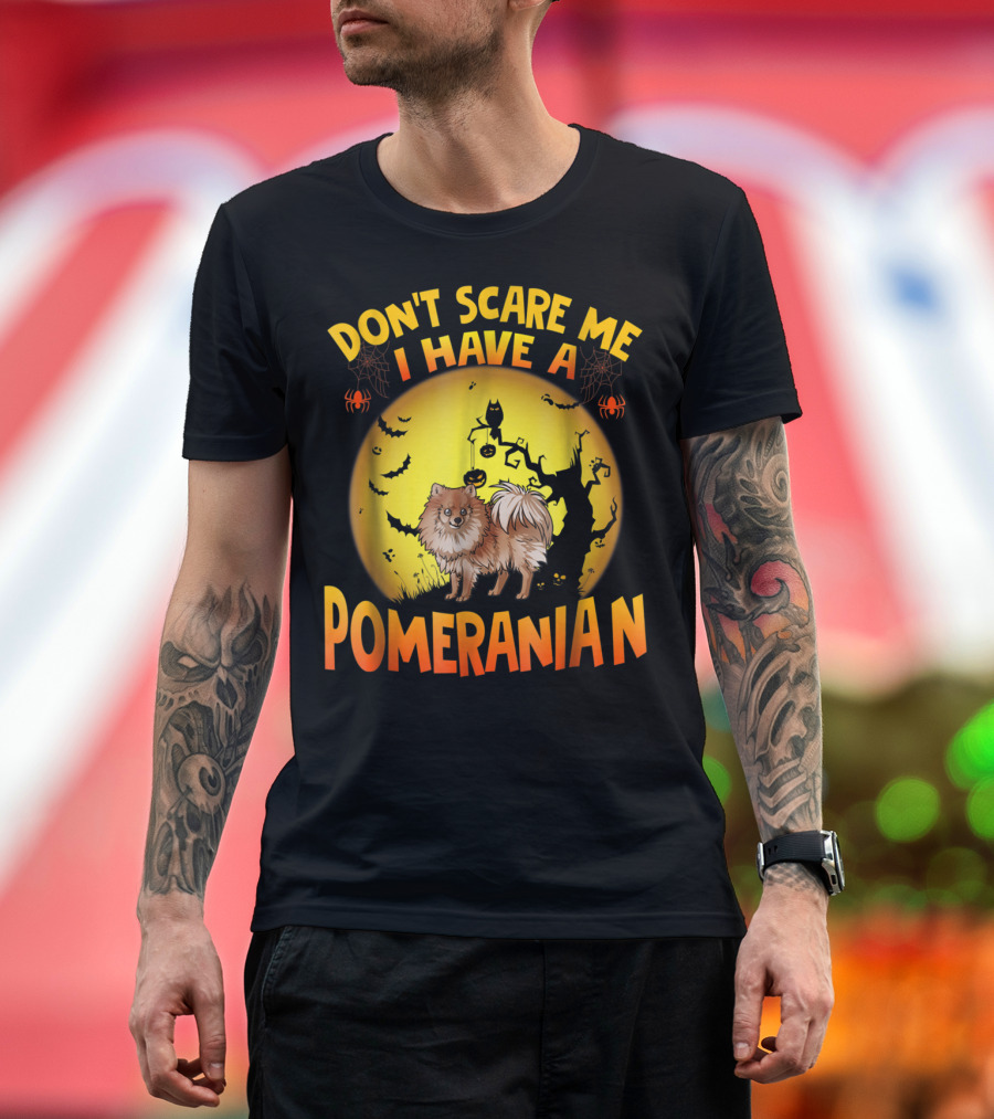 Don't Scare Me I Have A Pomeranian Halloween Moon and Spooky Bats T-Shirt