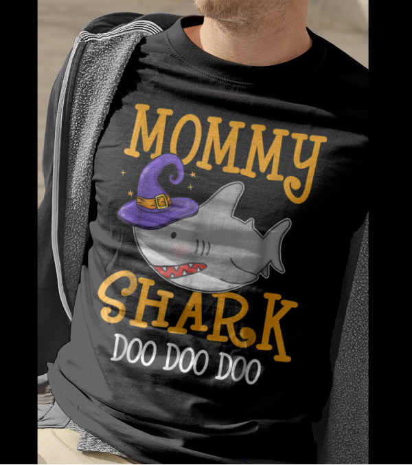 Mommy Shark Doo Doo Doo Halloween Style With Witch Hat T-Shirt