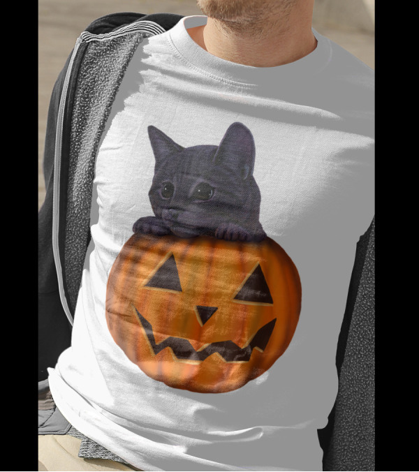 Kitten Inside Jack-O'-Lantern Pumpkin Halloween T-Shirt