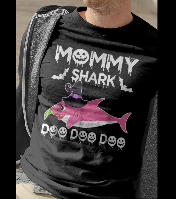 Mommy Shark Doo Doo Doo Halloween Witch With Bats And Pumpkin Faces T-Shirt