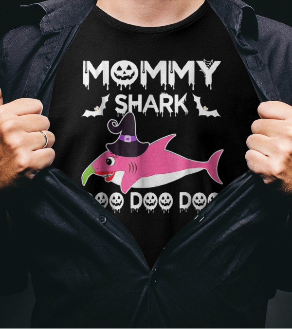 Mommy Shark Doo Doo Doo Halloween Witch With Bats And Pumpkin Faces T-Shirt