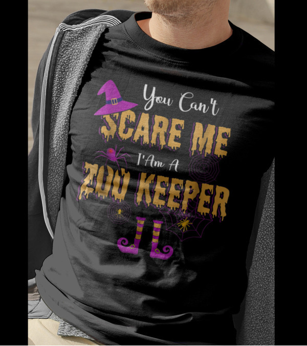 You Can't Scare Me I'm A Zoo Keeper Halloween Witch Hat Spider Webs Striped Socks T-Shirt