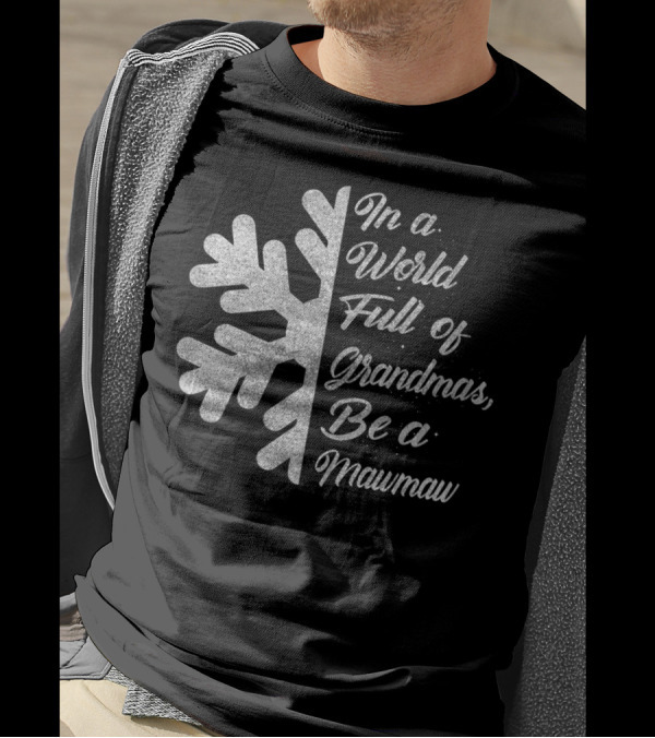 In A World Full Of Grandmas Be A Mawmaw Snowflake T-Shirt