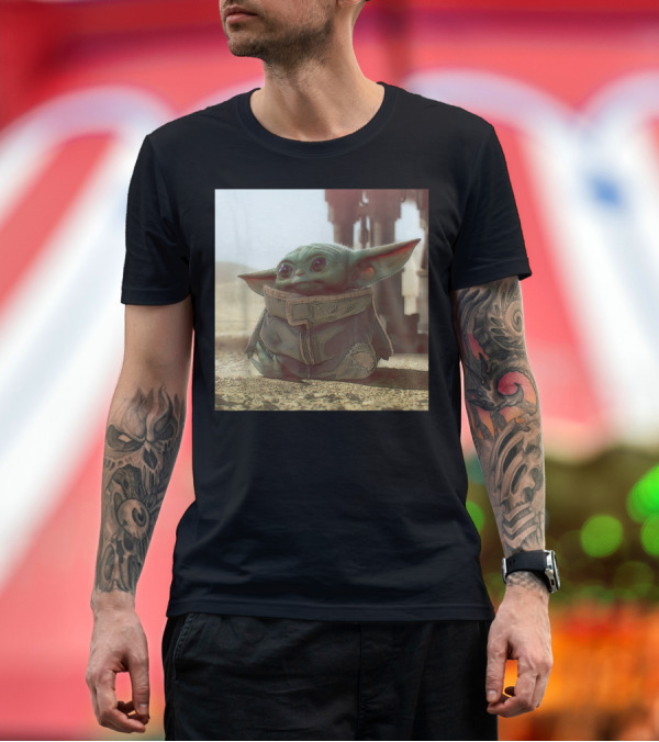 Premium T-Shirt: Star Wars The Mandalorian The Child Desert Scene T-Shirt Star Wars The Mandalorian The Child Desert Scene T-Shirt