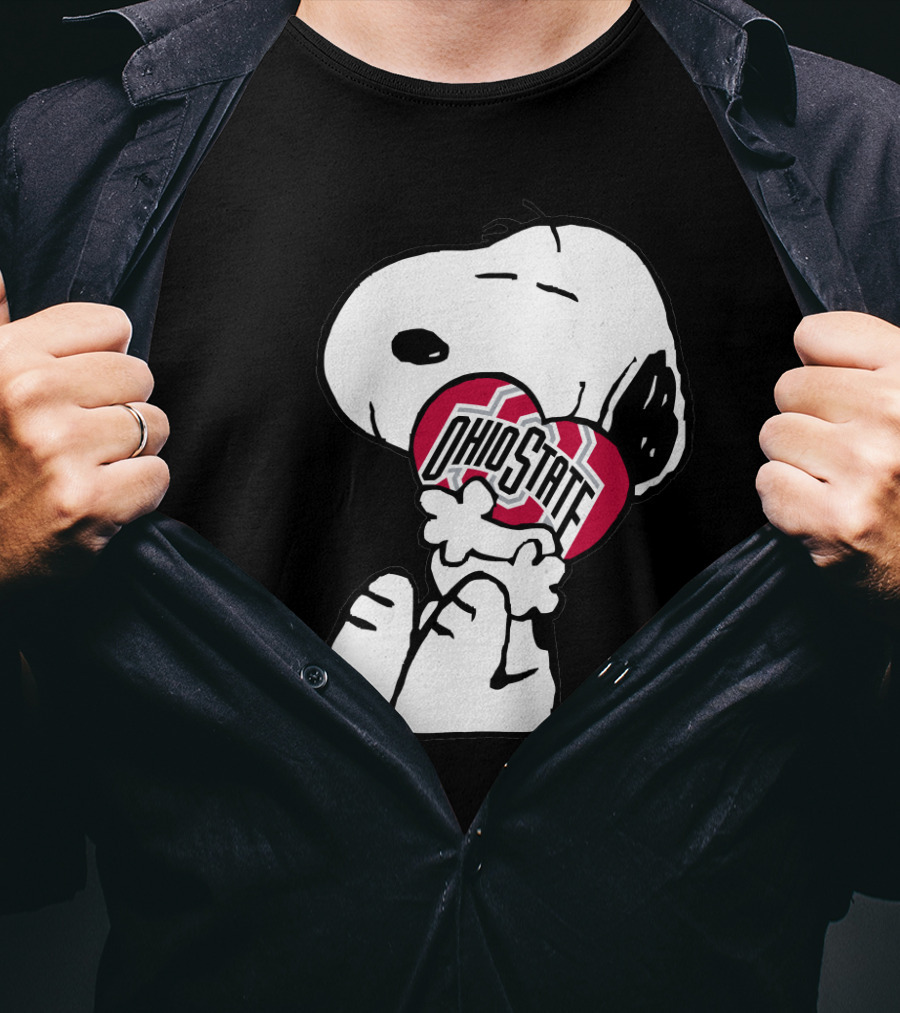 Snoopy Holding Ohio State Buckeyes Heart T-Shirt