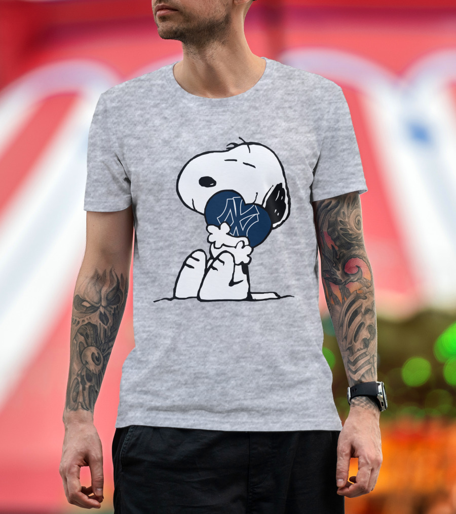Snoopy Hugging New York Yankees Iconic Baseball Symbol T-Shirt