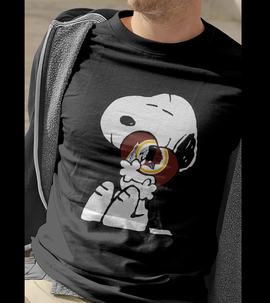 Snoopy Hugging Washington Redskins Football T-Shirt