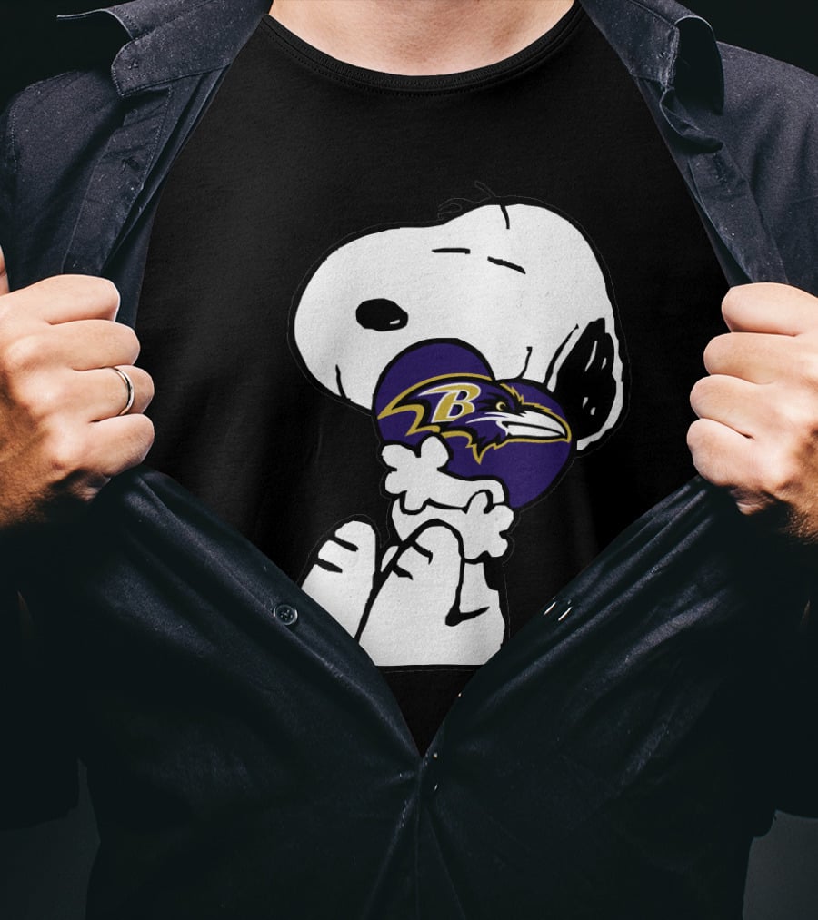 Snoopy Holding Baltimore Ravens T-Shirt