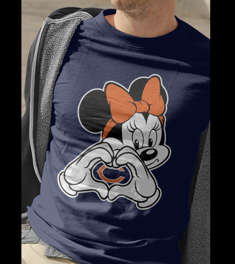 Minnie Mouse Heart Hands Chicago Bears C T-Shirt