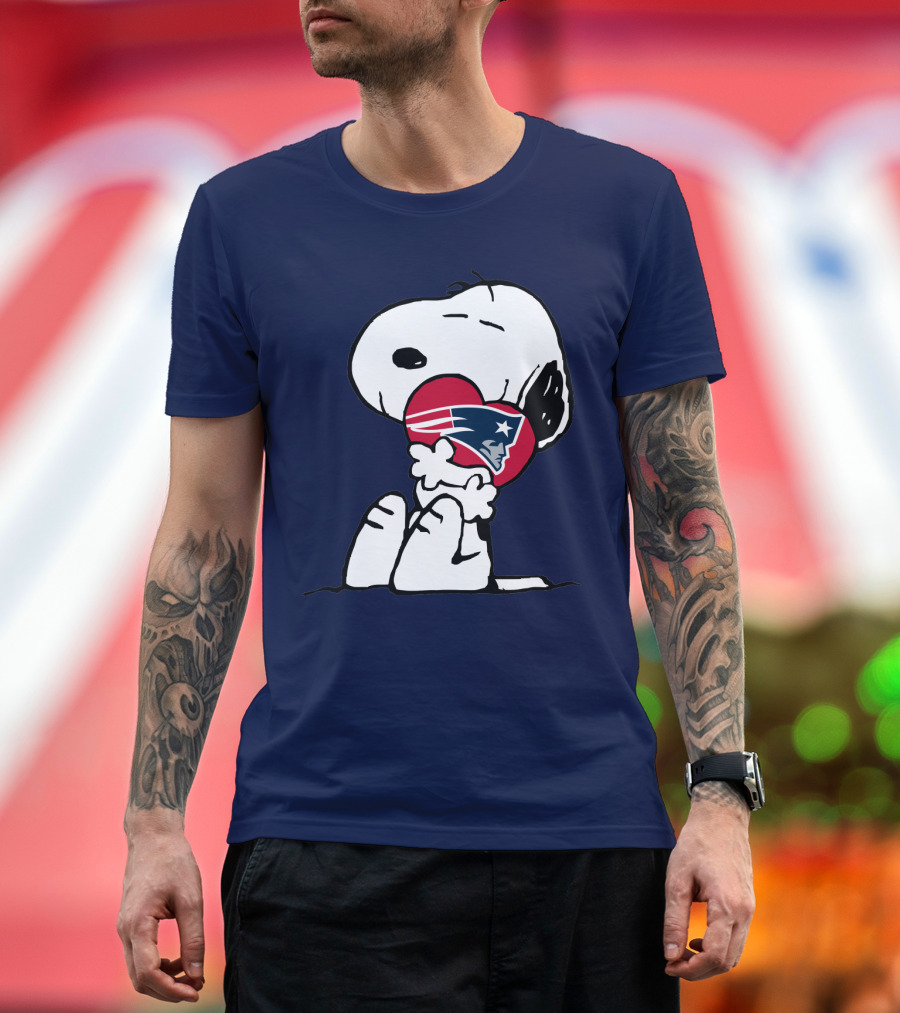 Snoopy Hugging New England Patriots Heart With Team T-Shirt