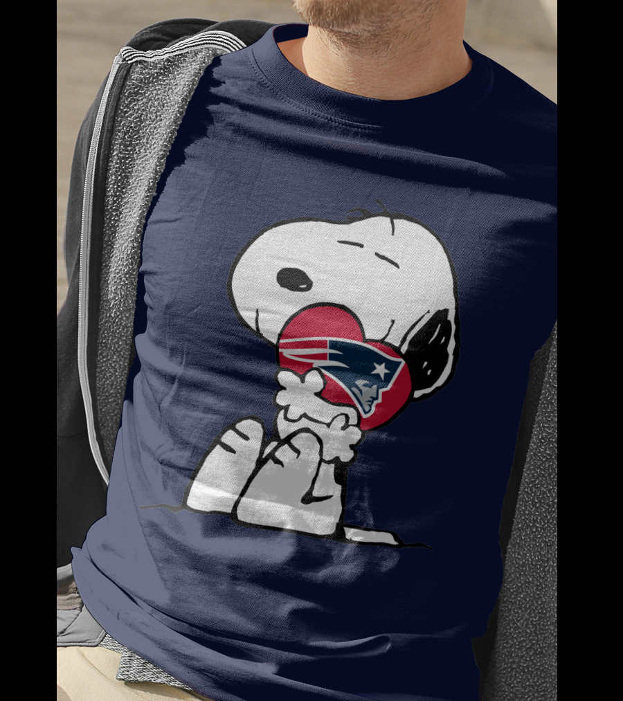 Snoopy Hugging New England Patriots Heart With Team T-Shirt