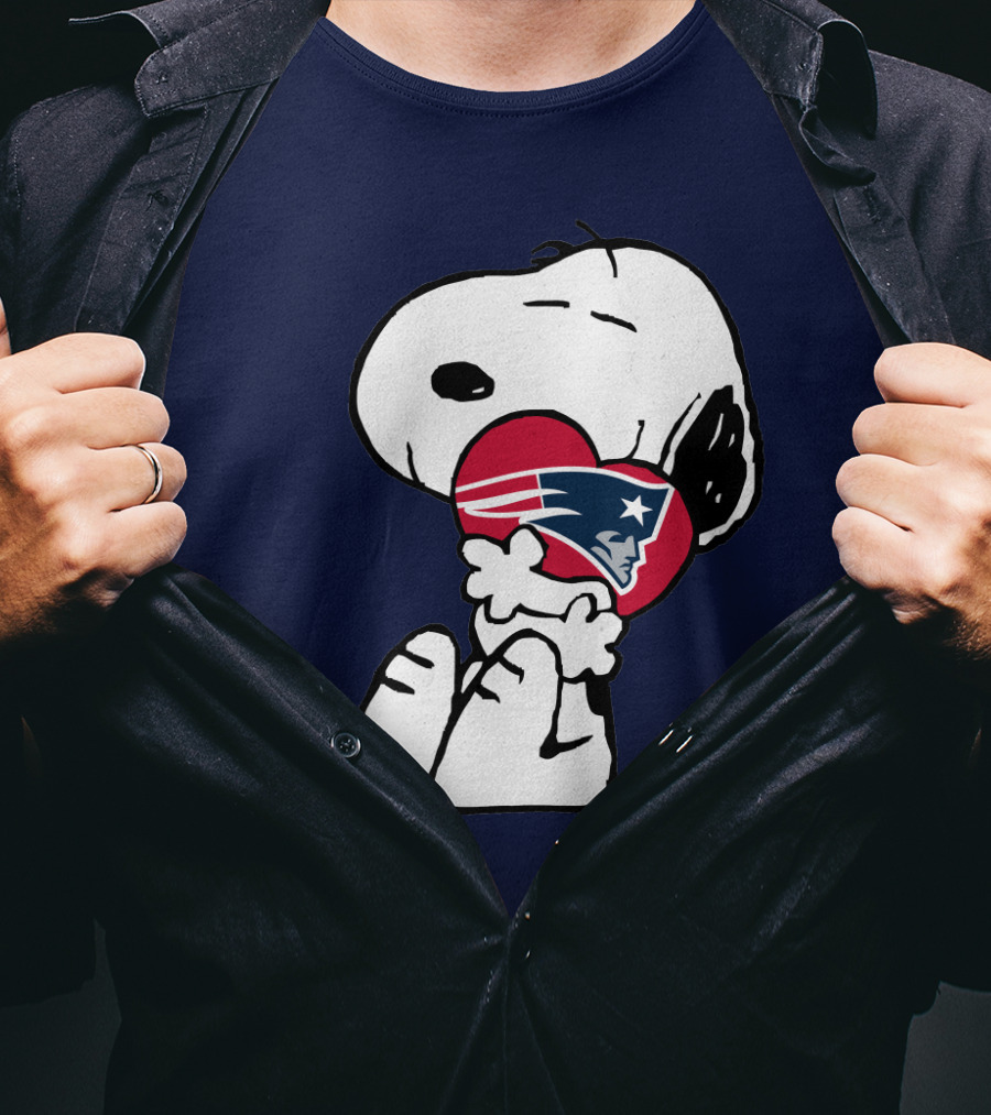 Snoopy Hugging New England Patriots Heart With Team T-Shirt