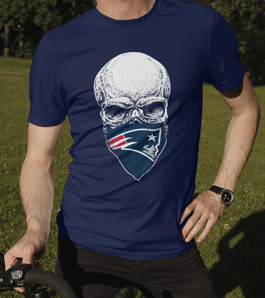New England Patriots Skull Face Covering T-Shirt