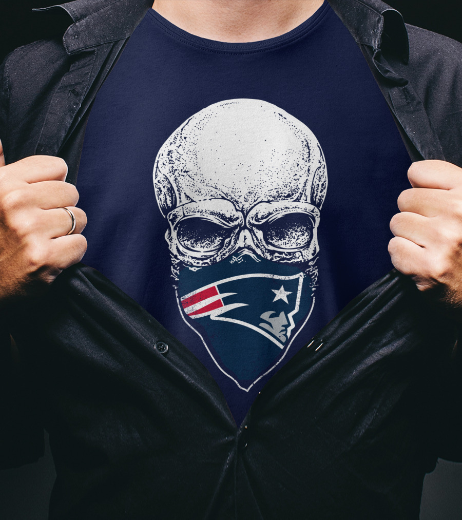 New England Patriots Skull Face Covering T-Shirt