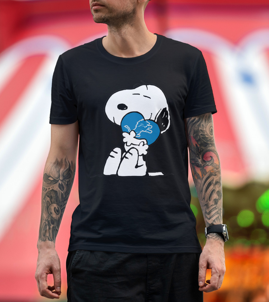 Detroit Lions Snoopy Hugging T-Shirt