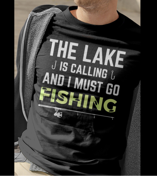 THE LAKE IS CALLING AND I MUST GO FISHING ROD HOOKS T-Shirt