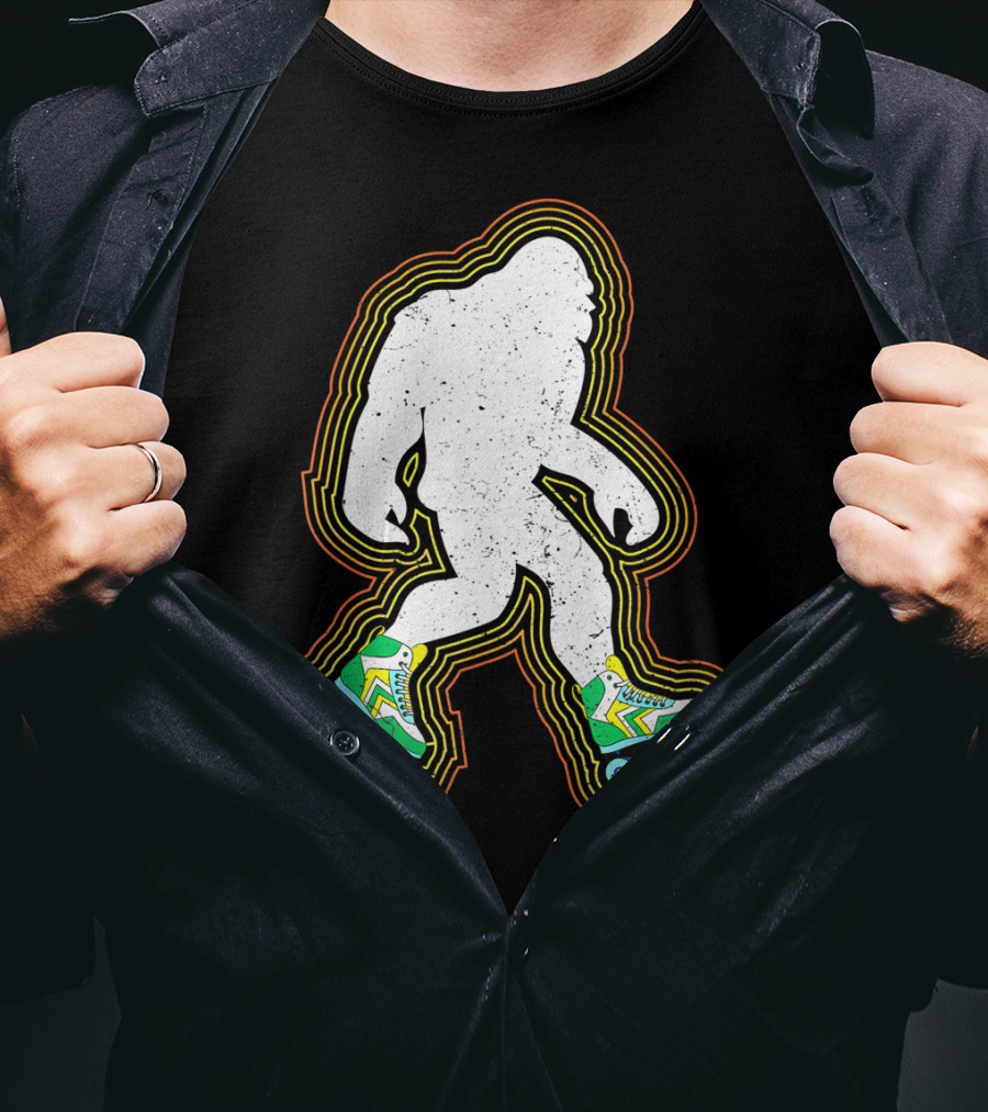 Bigfoot Roller Skates Sasquatch Vintage Style Retro Skating Vibe T-Shirt
