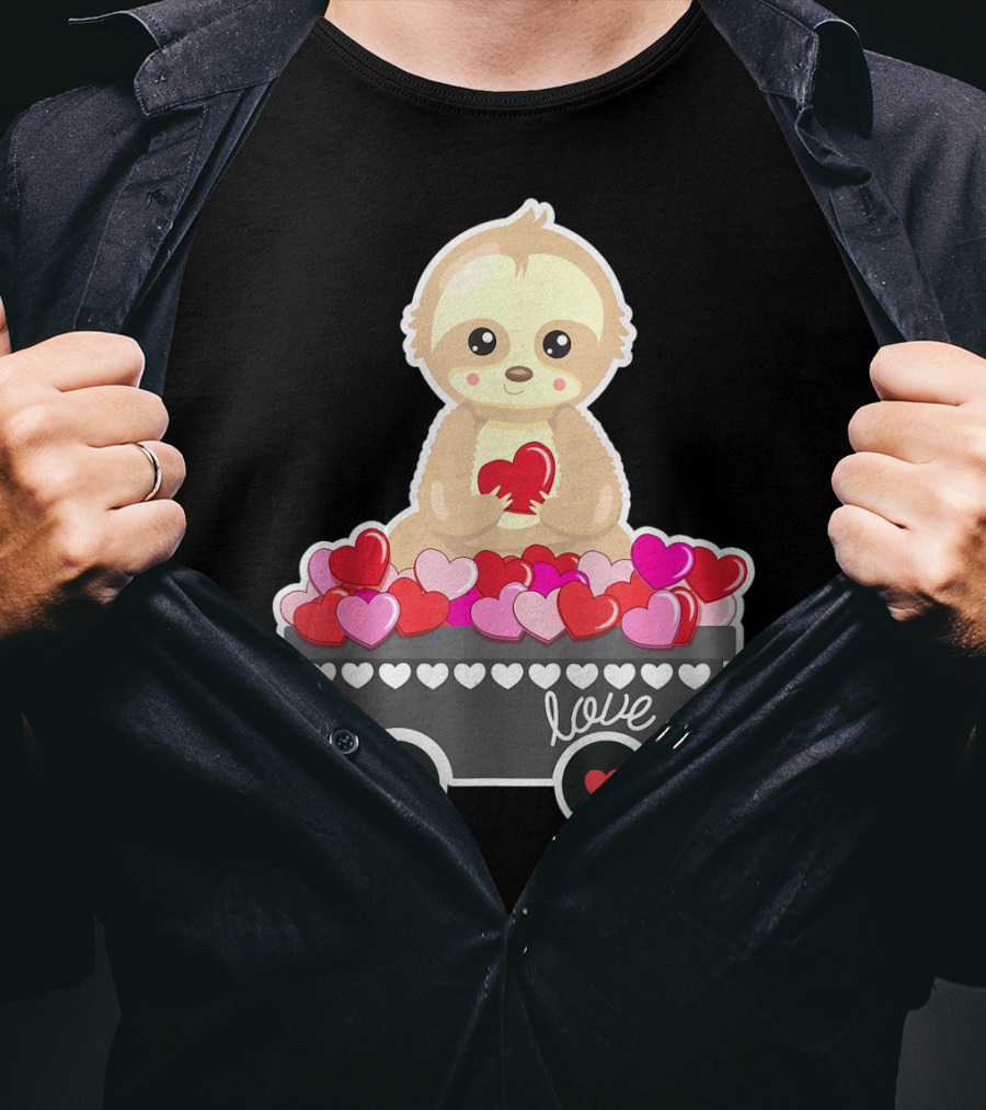 Cute Sloth Love Valentine Hearts In Cart T-Shirt