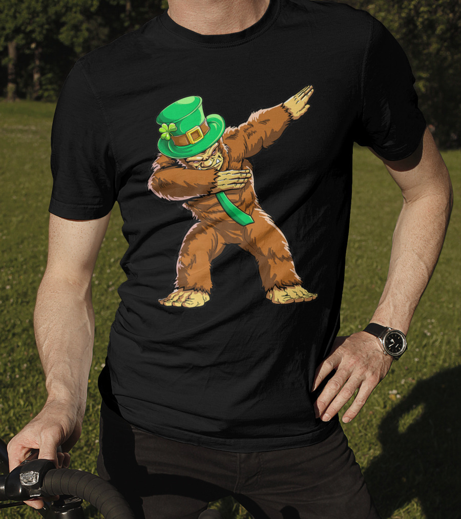 Dabbing Bigfoot St Patricks Day Leprechaun Hat T-Shirt