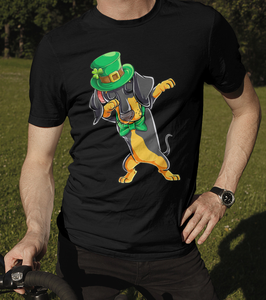 Dabbing Dachshund St Patricks Day Leprechaun Hat And Bow Tie T-Shirt