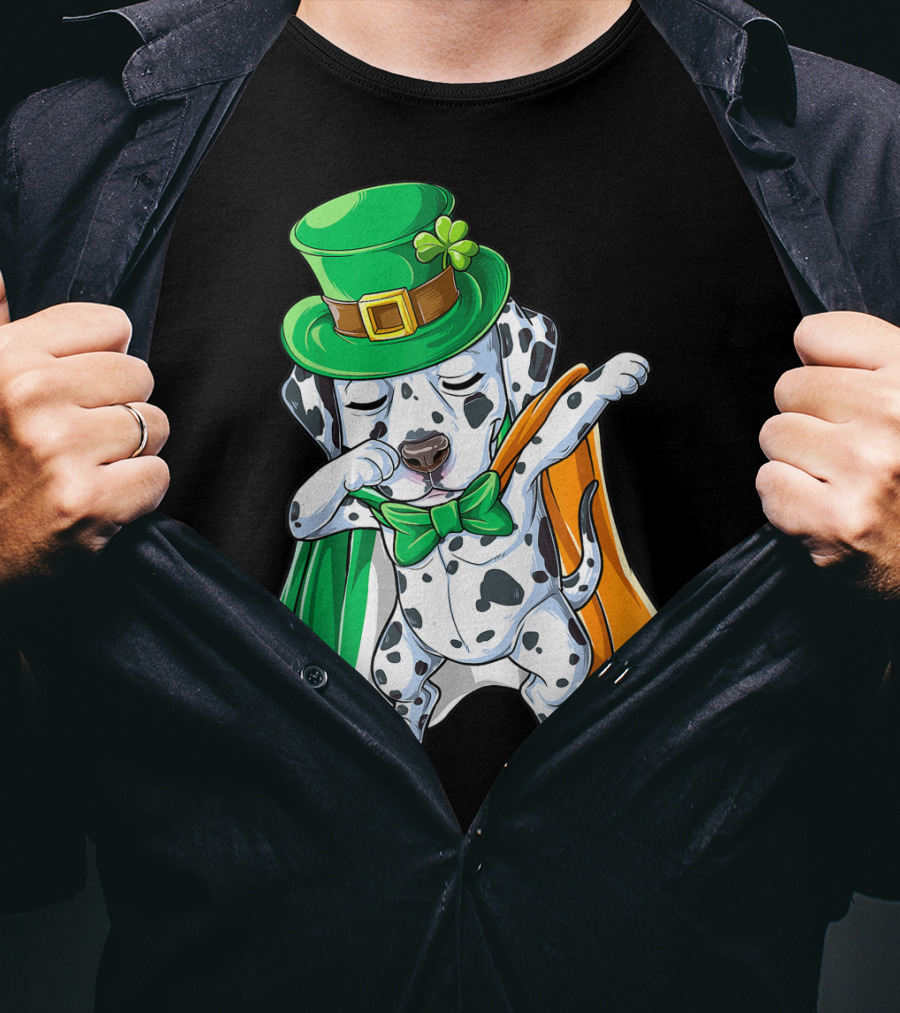 Dabbing Dalmatian St Patricks Day Leprechaun Irish Dog With Green Hat And Cape T-Shirt