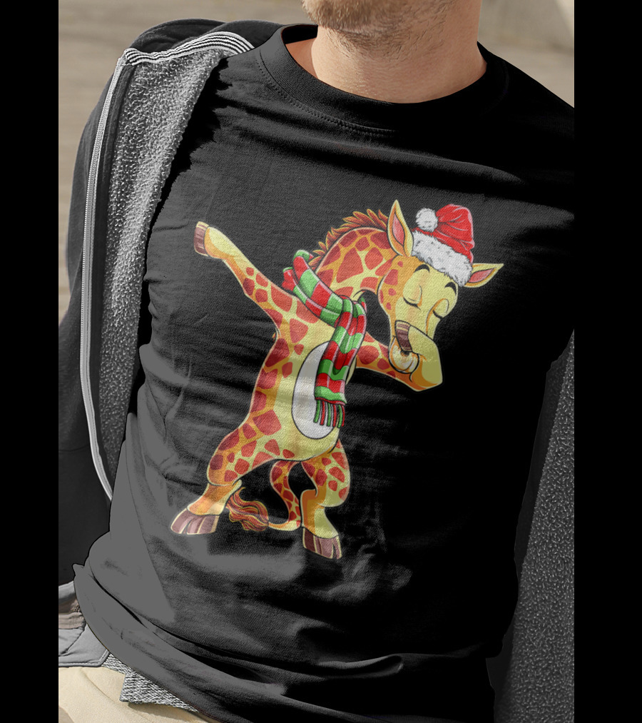 Dabbing Giraffe Santa With Christmas Hat And Scarf T-Shirt