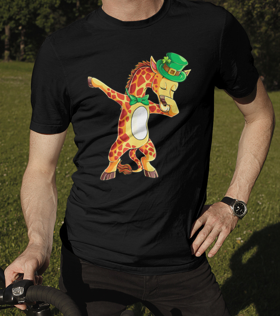 Dabbing Giraffe St Patricks Day Leprechaun Hat Green Bowtie T-Shirt