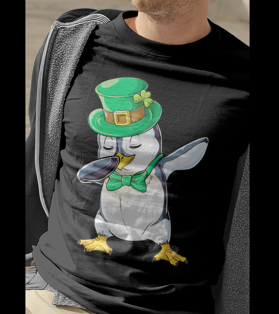 Dabbing Penguin St Patricks Day Leprechaun Hat And Bow Tie T-Shirt