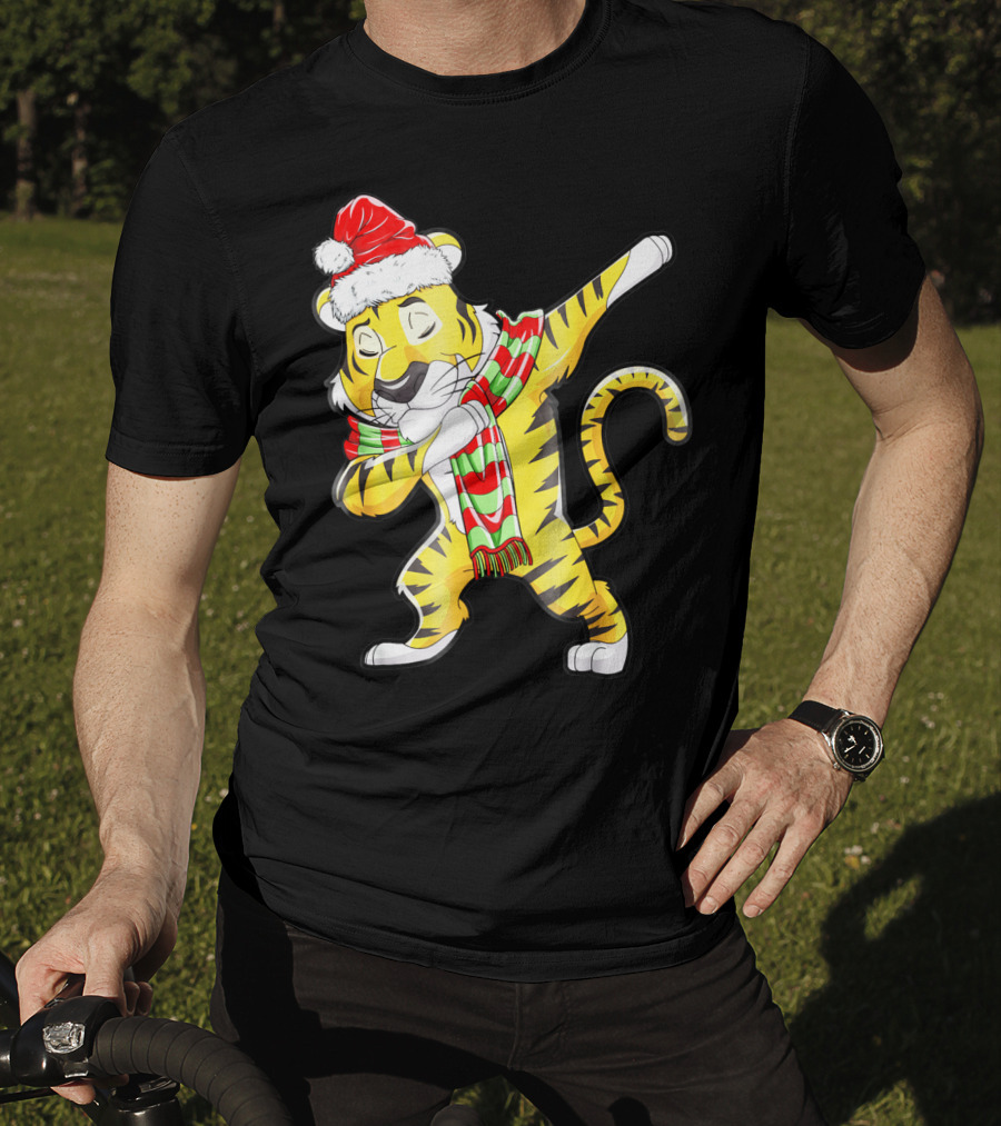 Dabbing Tiger Santa In Santa Hat And Festive Scarf T-Shirt