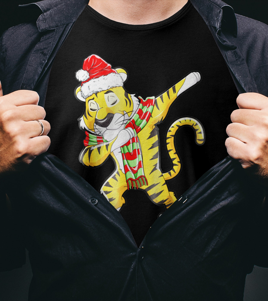 Dabbing Tiger Santa In Santa Hat And Festive Scarf T-Shirt