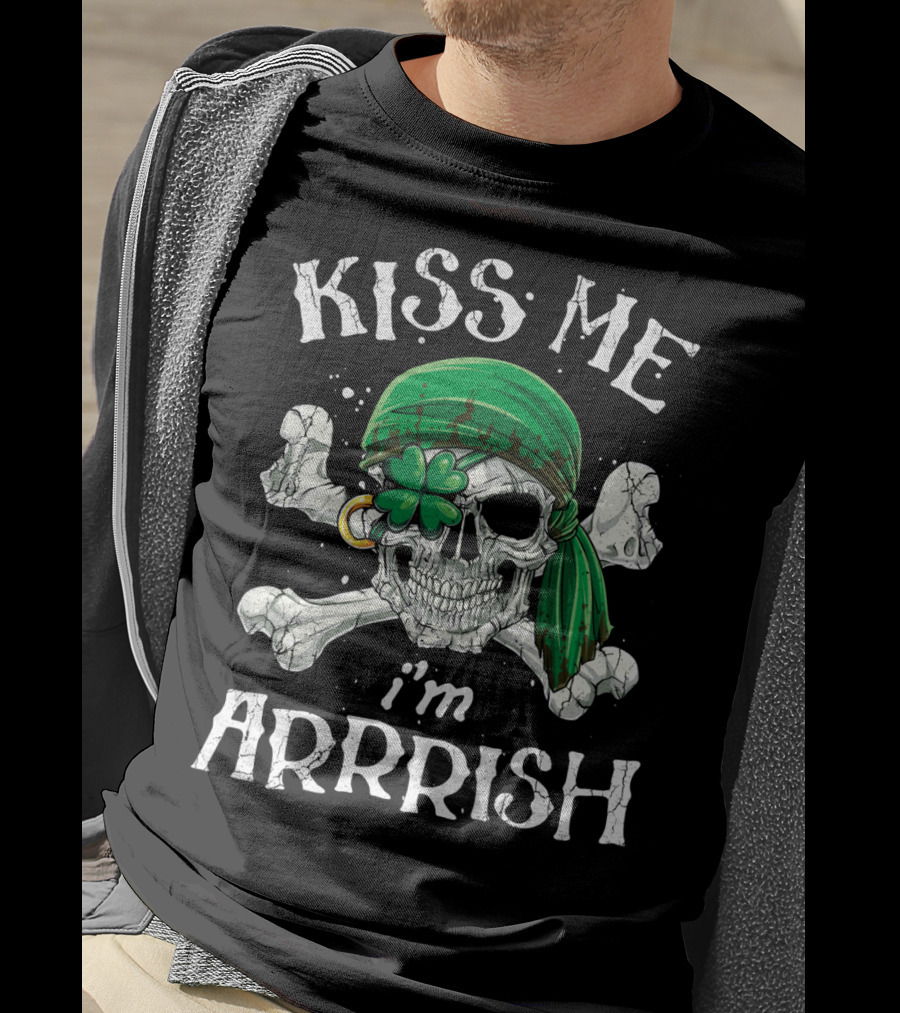 Kiss Me I'm Arrrish St Patricks Day Skull Pirate With Shamrock And Crossbones T-Shirt