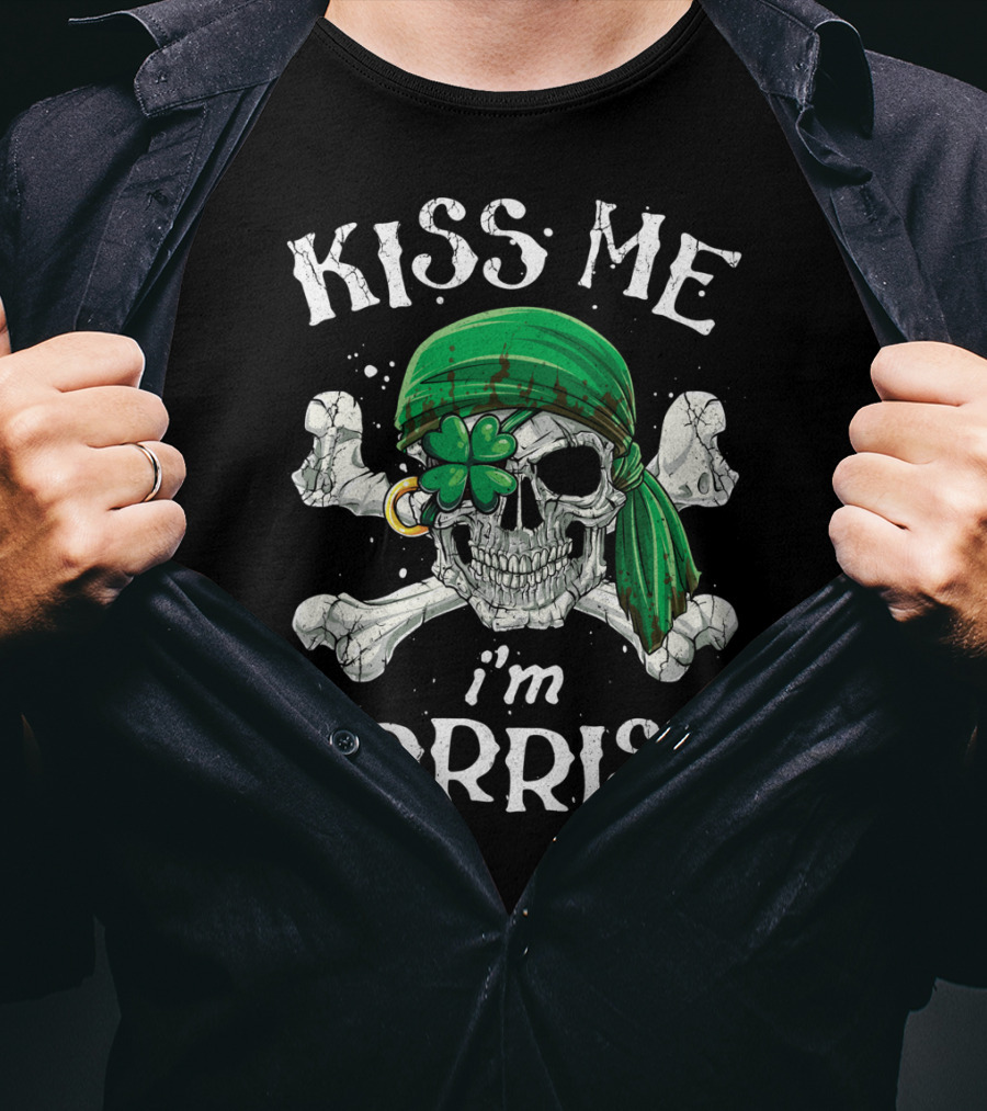 Kiss Me I'm Arrrish St Patricks Day Skull Pirate With Shamrock And Crossbones T-Shirt