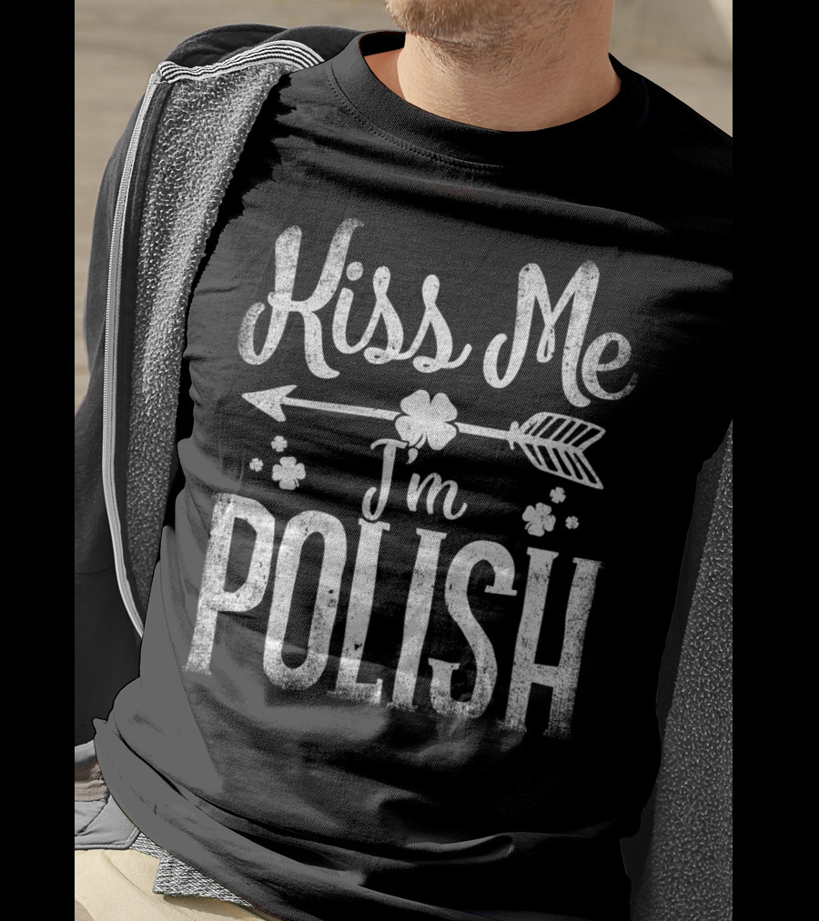 Kiss Me I'm Polish Shamrock Arrow St Patricks Day T-Shirt