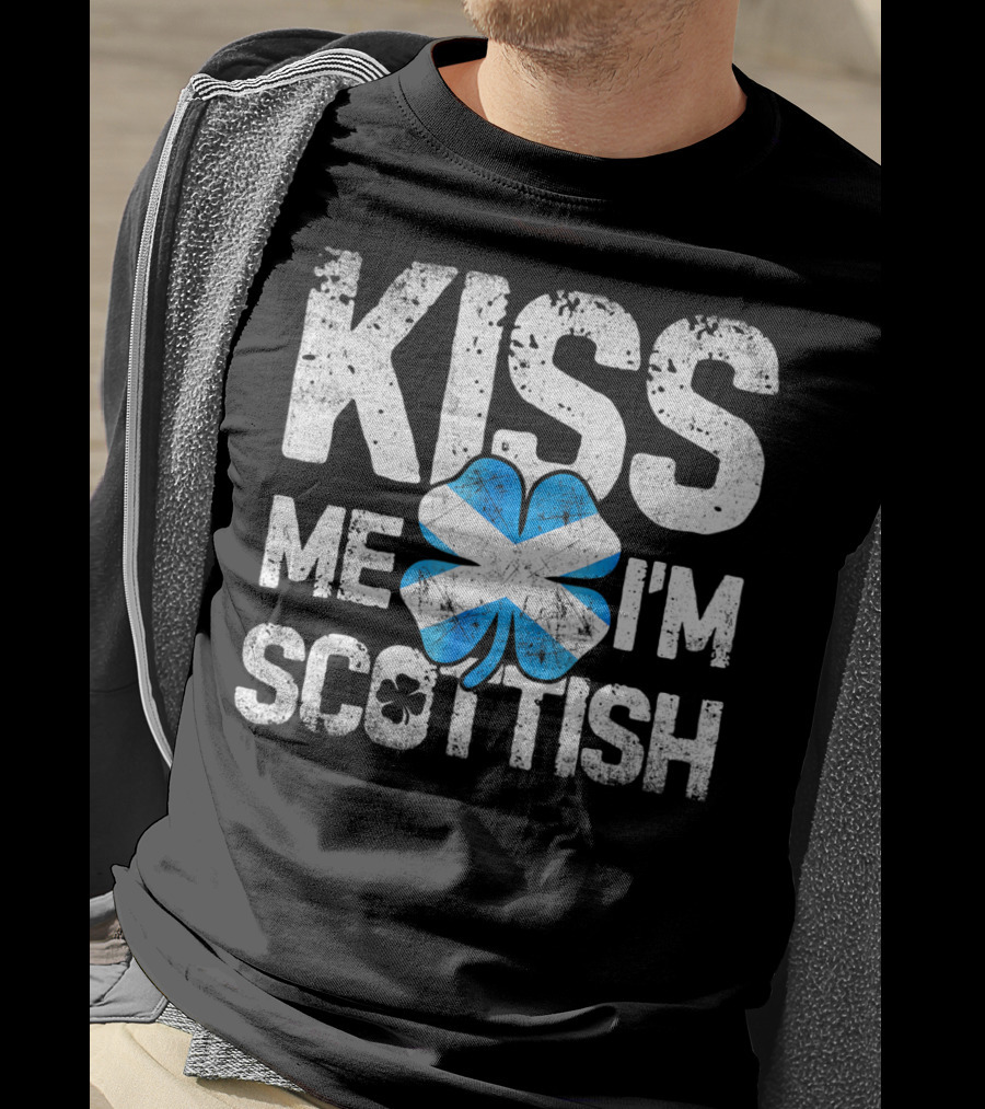 Kiss Me I'm Scottish Scotland Flag Clover St. Patrick's Day T-Shirt