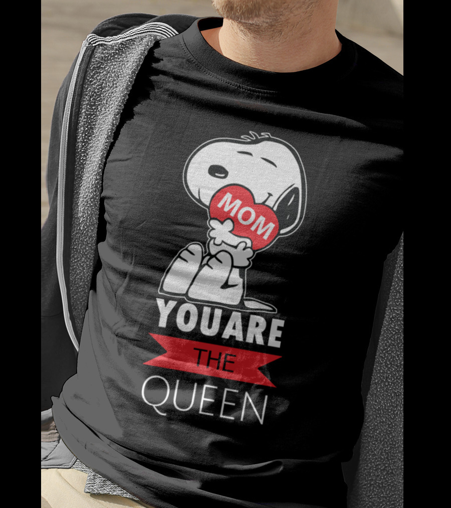 Snoopy Mom You Are The Queen Heart Hugging Beagle T-Shirt
