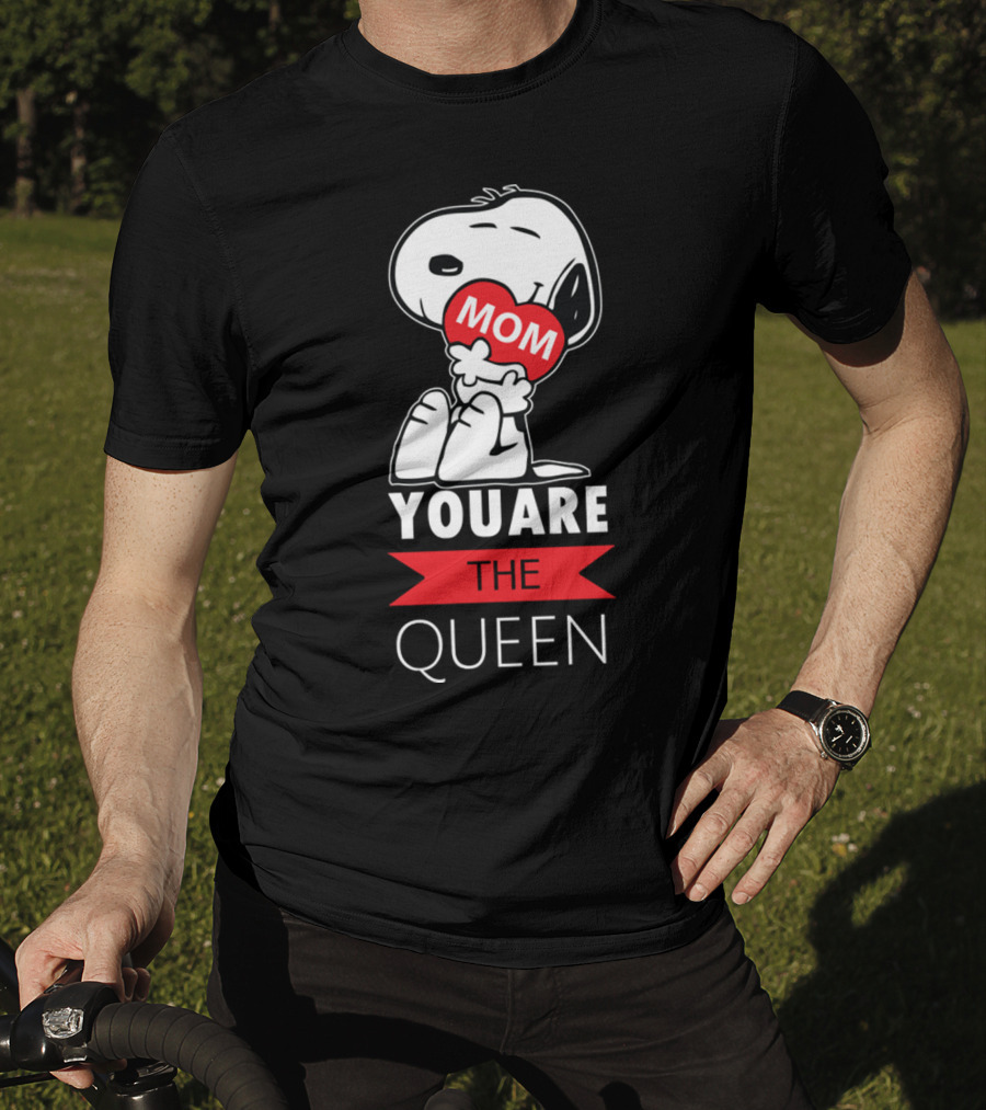 Snoopy Mom You Are The Queen Heart Hugging Beagle T-Shirt