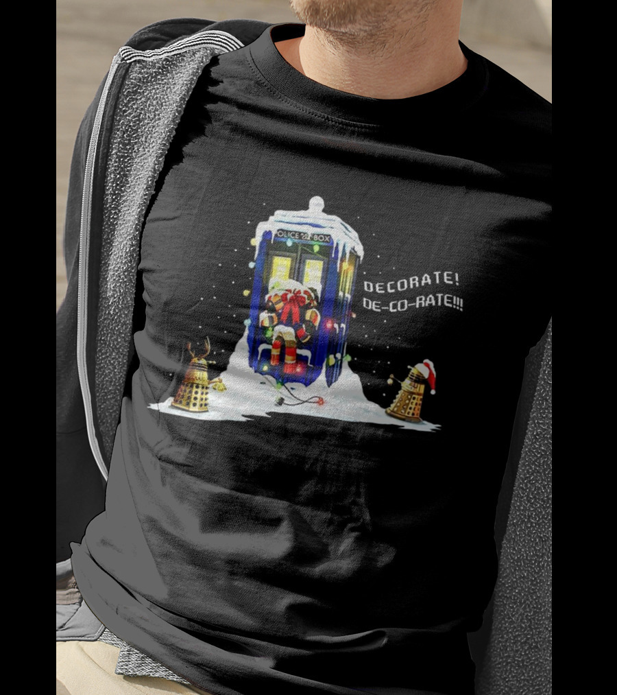 Doctor Who TARDIS Daleks Decorate Christmas Scene T-Shirt