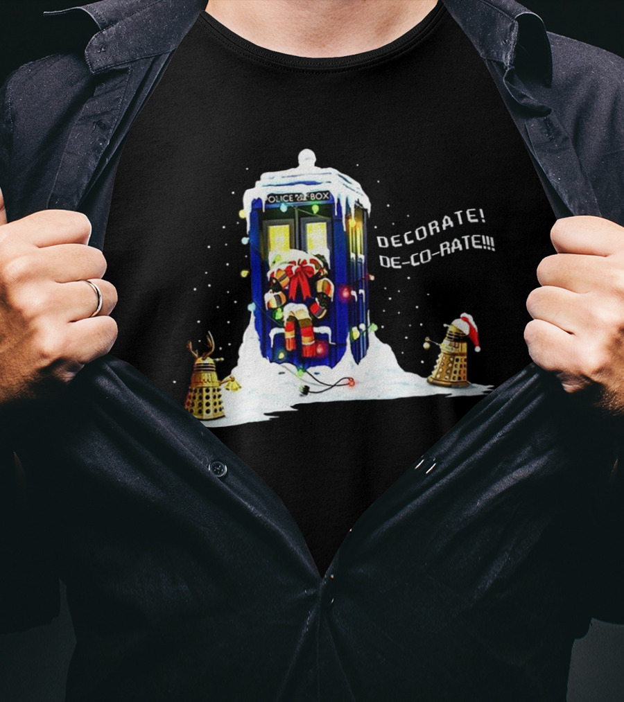 Doctor Who TARDIS Daleks Decorate Christmas Scene T-Shirt