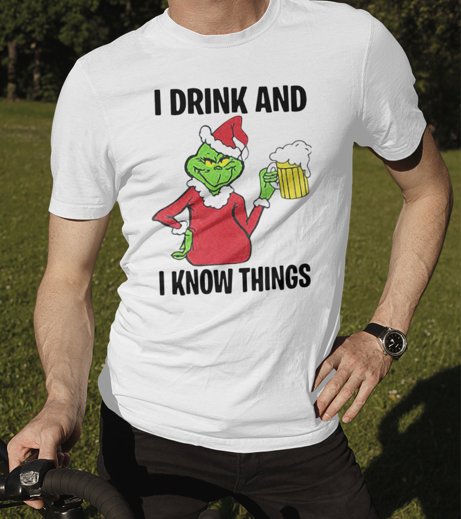 Grinch Santa Holding Beer I Drink And I Know Things T-Shirt