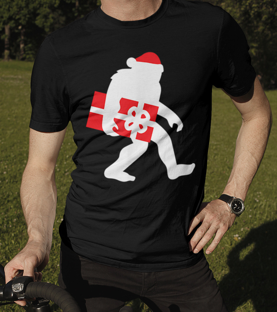 Nice Bigfoot Carrying Christmas Gift In Santa Hat T-Shirt