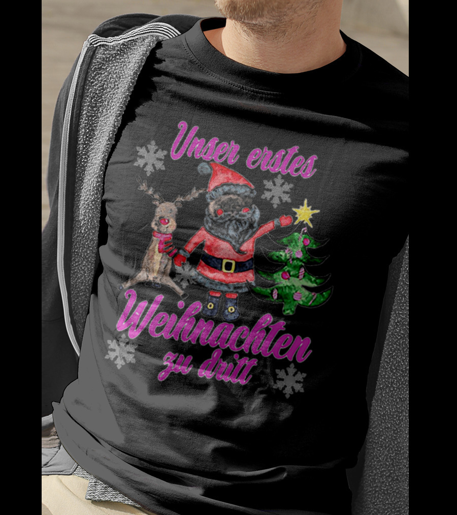 Unser Erstes Weihnachten Zu Dritt Santa Reindeer Christmas Tree Snowflakes T-Shirt