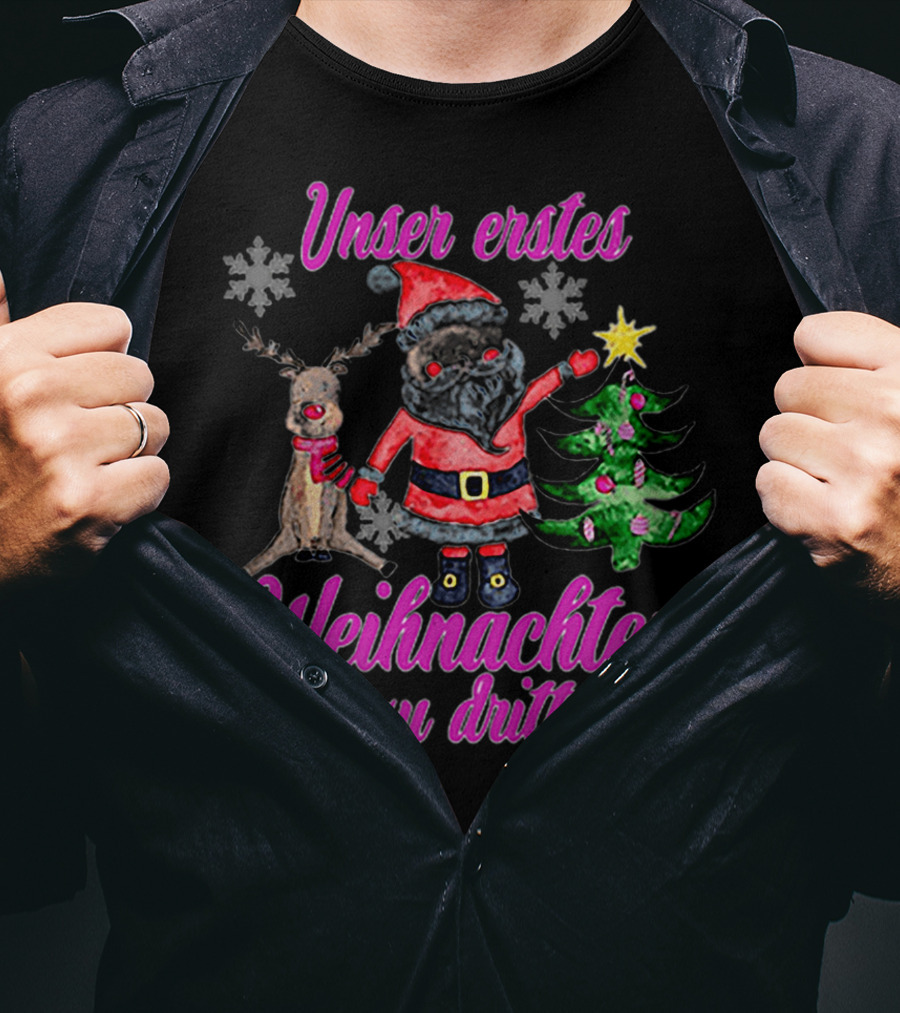 Unser Erstes Weihnachten Zu Dritt Santa Reindeer Christmas Tree Snowflakes T-Shirt