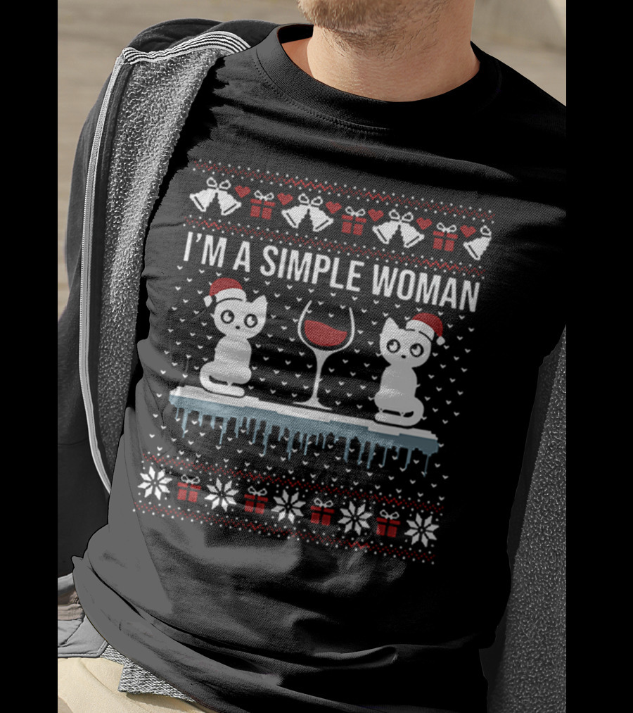 I’m A Simple Woman With Cats Wine And Christmas T-Shirt