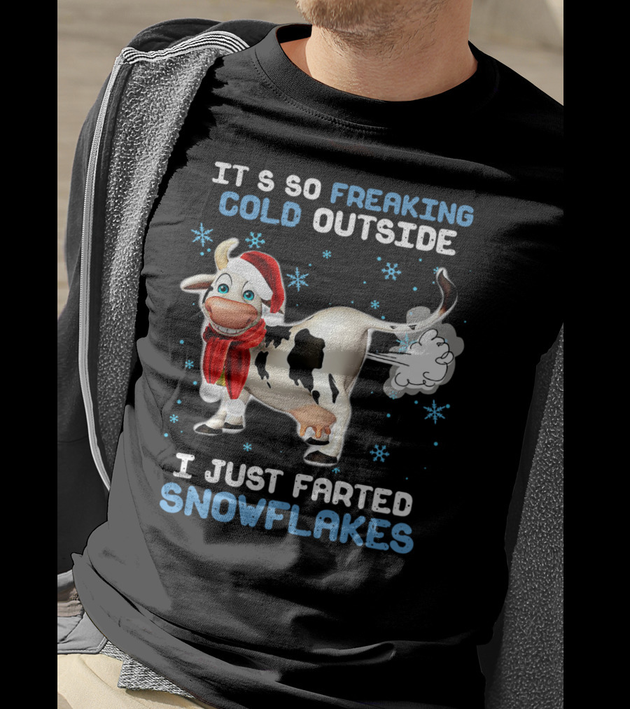 Cow It's So Freaking Cold Outside I Just Farted Snowflakes Santa Hat Scarf Snowflakes T-Shirt