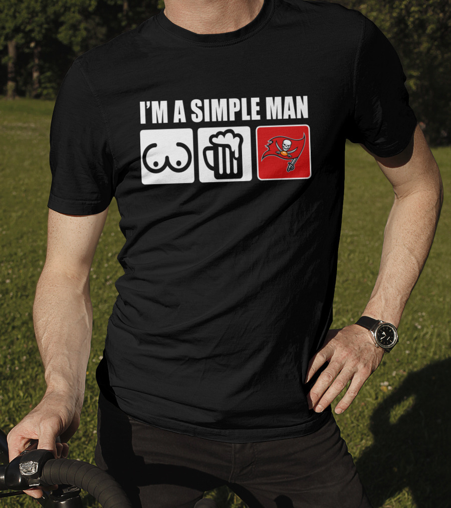 I'm A Simple Man Bucs Pirate Flag Beer Mug Icons T-Shirt