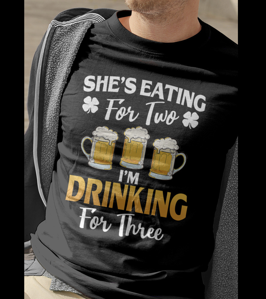 She's Eating For Two I'm Drinking For Three St Patricks Day Beer Mug Shamrock T-Shirt
