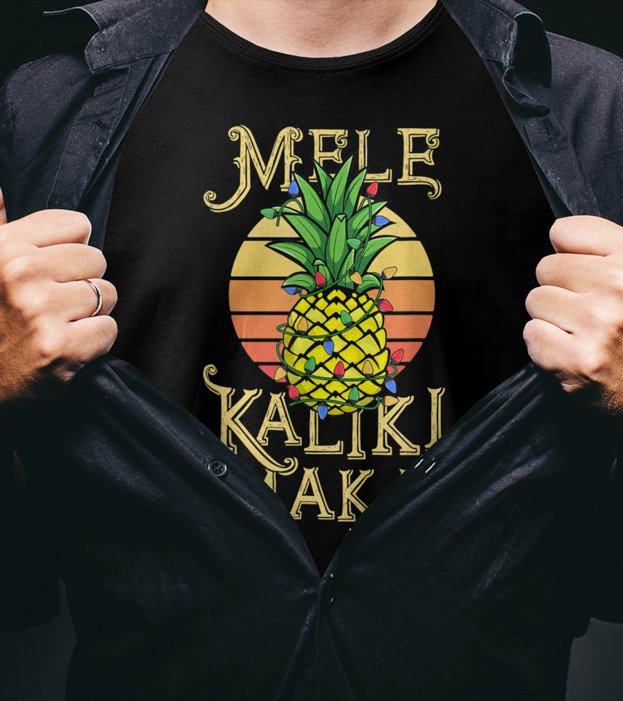 Mele Kalikimaka Hawaiian Christmas Pineapple Lights Vintage Sunset T-Shirt