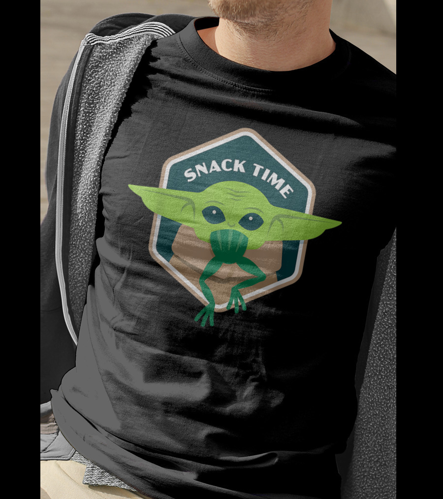 Snack Time The Child Baby Yoda Eating Frogajija T-Shirt