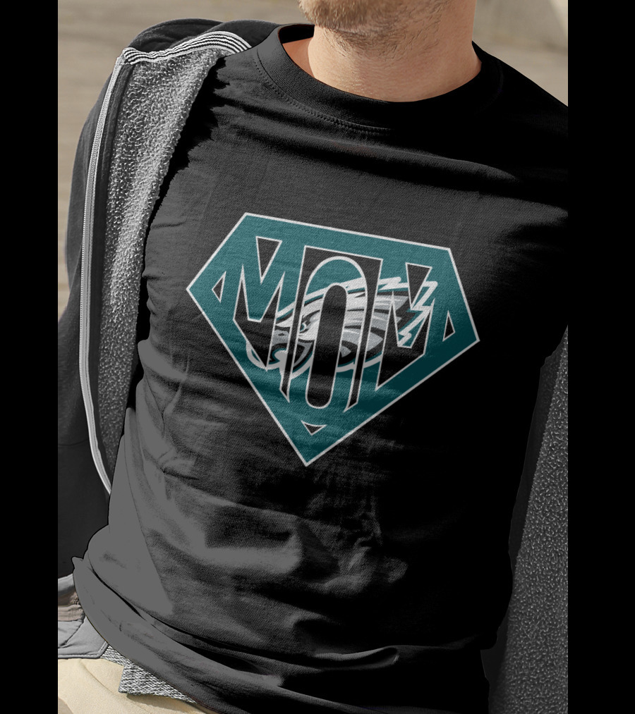 Super Mom Eagles Football Logo Tribute Iron Man Style T-Shirt