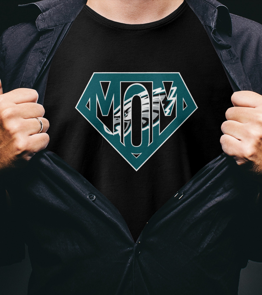 Super Mom Eagles Football Logo Tribute Iron Man Style T-Shirt